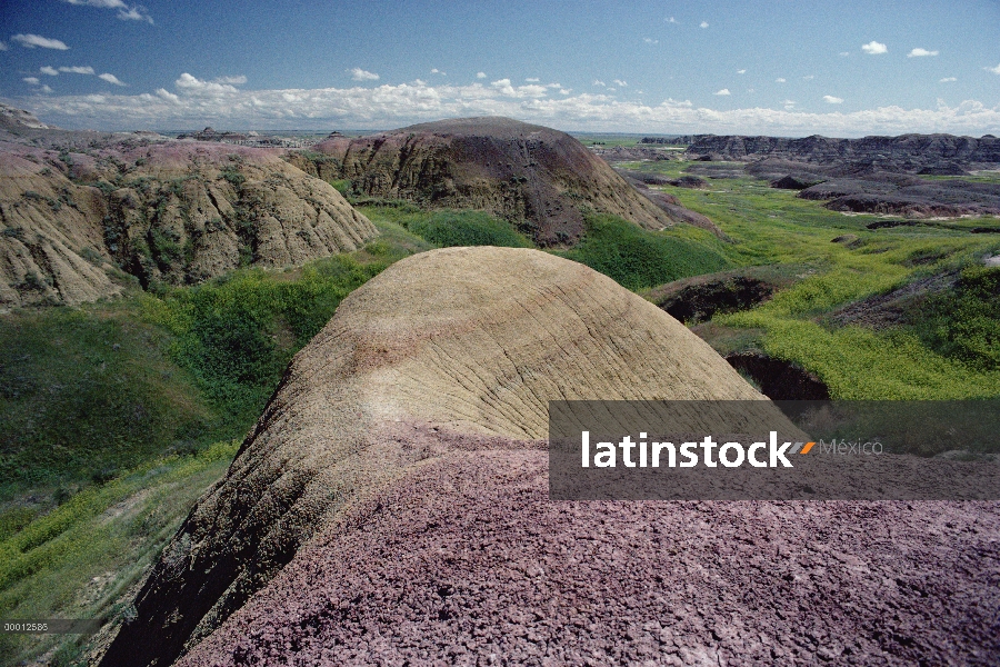 Colinas sedimentarias erosionadas, el Parque Nacional Badlands, Dakota del sur