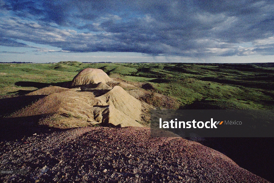 Colinas sedimentarias esculpidas por el viento y el tiempo, el Parque Nacional Badlands, Dakota del 