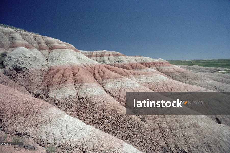 Capas sedimentarias expuestas por la erosión, el Parque Nacional Badlands, Dakota del sur