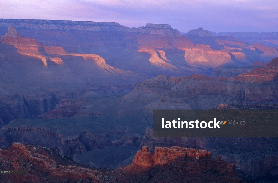 Puesta de sol sobre el Parque Nacional Gran Cañón, Arizona