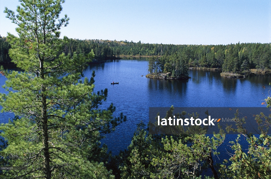 Piragüismo en la zona desierto, Minnesota de la canoa de límite aguas turismo