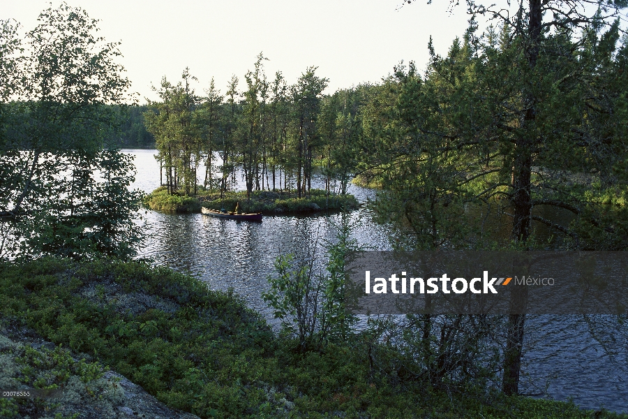 Piragüismo en la zona desierto, Minnesota de la canoa de límite aguas turismo