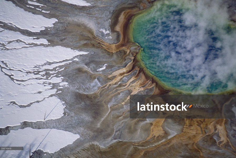 Vista aérea de la gran piscina prismático, Parque Nacional de Yellowstone, Wyoming