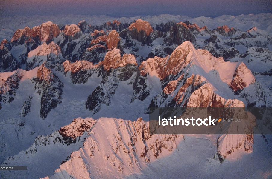 Catedral Spire y gama de la montaña, Alaska