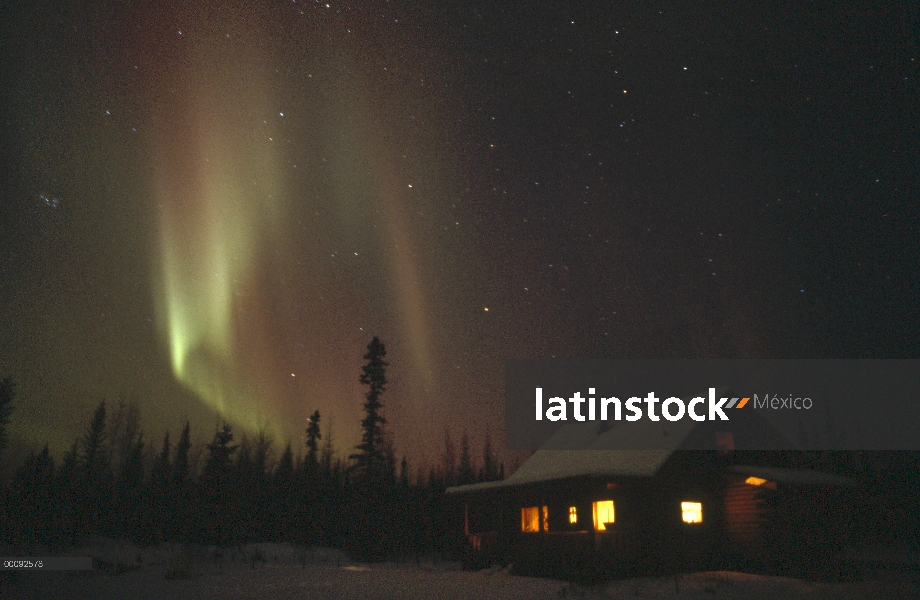 Aurora Boreal sobre cabina, Alaska