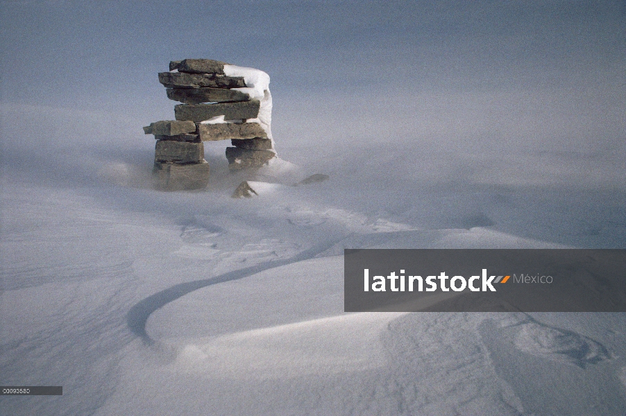 Marcador de dirección Inuit, isla de Ellesmere, Nunavut, Canadá