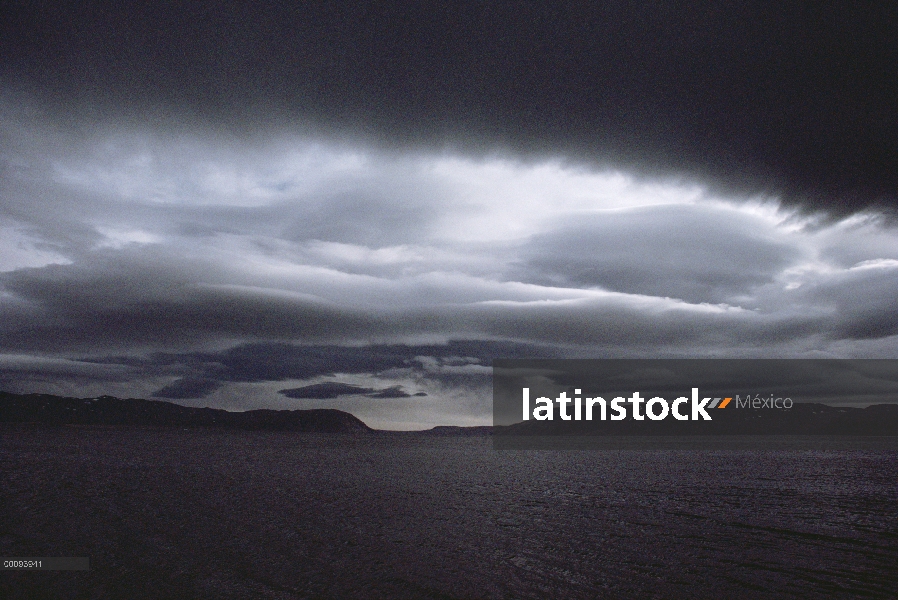 Cielos tormentosos, Bahía del Ártico, entrada de Marina, España
