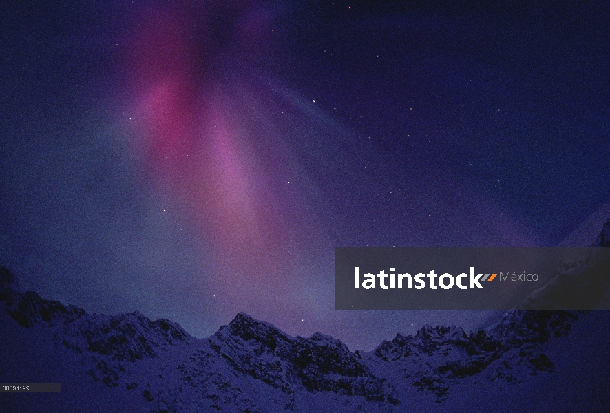 Aurora Boreal sobre la gama de la montaña, Alaska