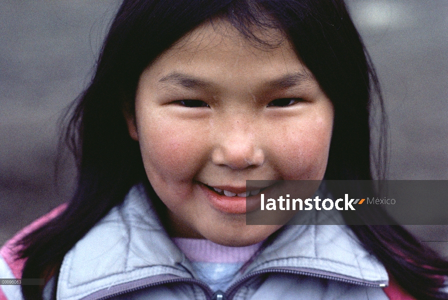 Chica de Inuit, isla de Ellesmere, Nunavut, Canadá