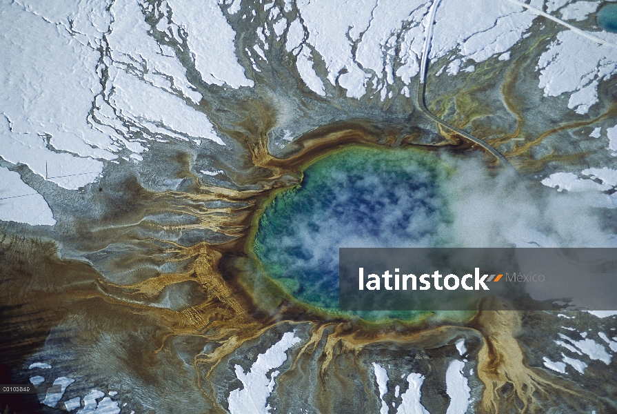 Vista aérea de la gran piscina prismático, Parque Nacional de Yellowstone, Wyoming