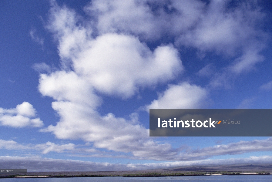 Cielos nubosos en las Islas Galápagos, Ecuador
