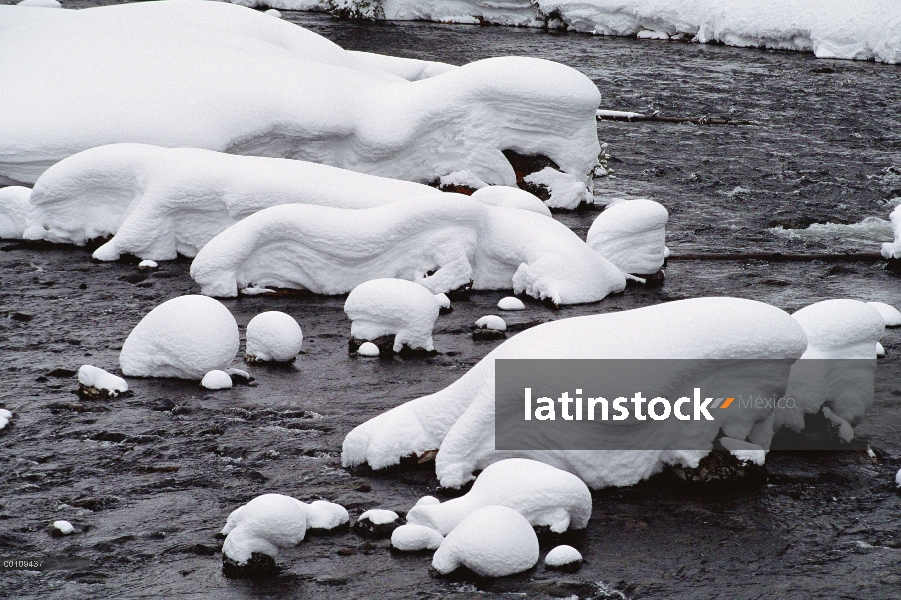 Nieve en río, Parque Nacional de Yellowstone, Wyoming