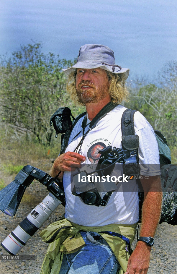 Mark Moffett, fotógrafo, retrato del uno mismo en las Islas Galápagos, Ecuador