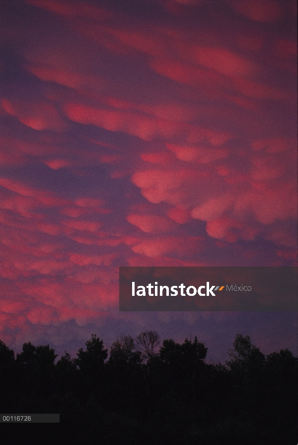 Nubes de colores al atardecer, Minnesota