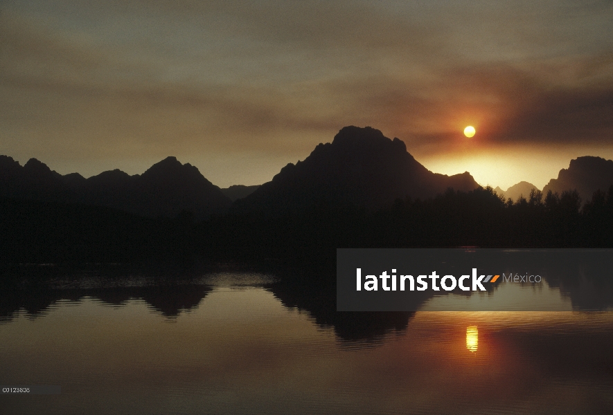 Crepúsculo sobre las montañas de Grand Teton, Parque Nacional Grand Teton, Wyoming