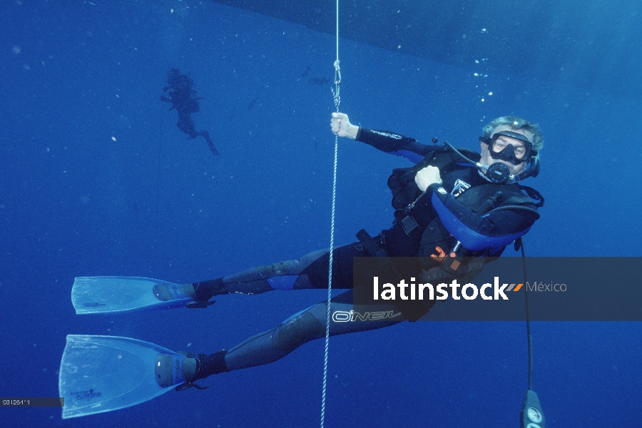 Flip Nicklin con grupo buceo, jardín de flores Santuario Marino Nacional de los bancos, Louisiana