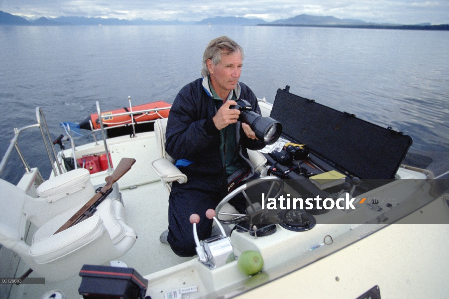 Ballena jorobada (Megaptera novaeangliae) investigador Jim Darling fotografiando ballenas para ident