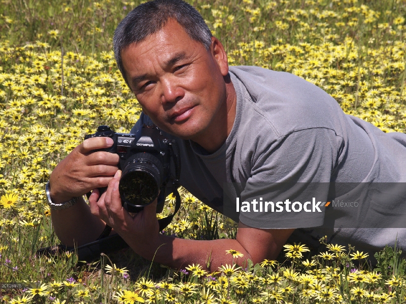 Retrato de Mitsuaki Iwago, en África del sur