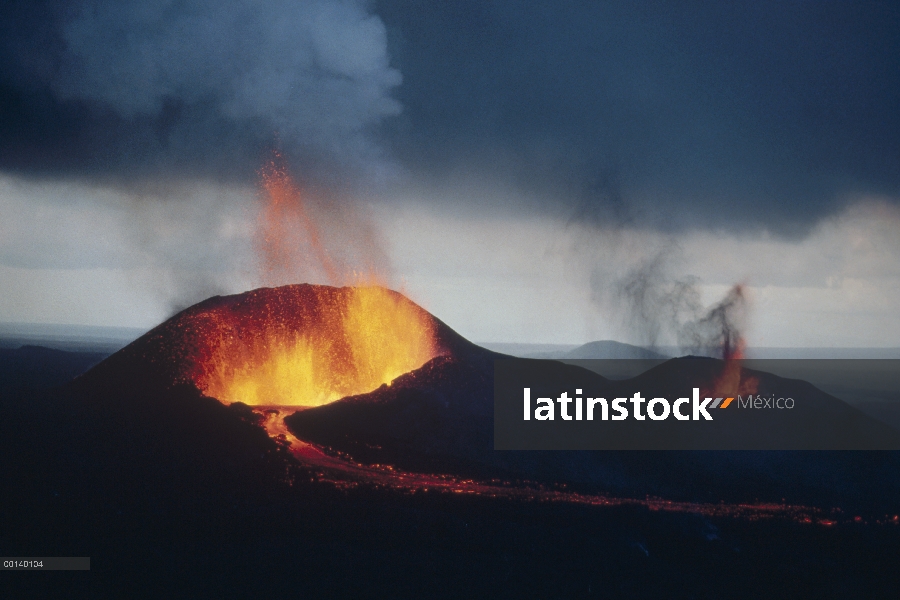 Erupción volcánica, formación de cono de salpicadura y fuente de lava de fisura radial, febrero de 1