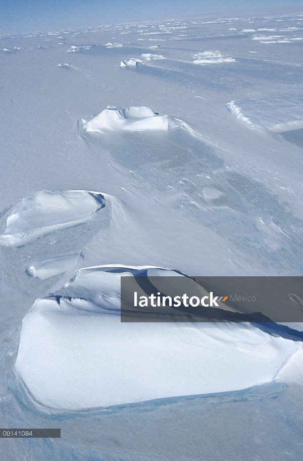 Hielo rápido con iceberg atrapado antigua, Costa del príncipe Olav, Antártida del este