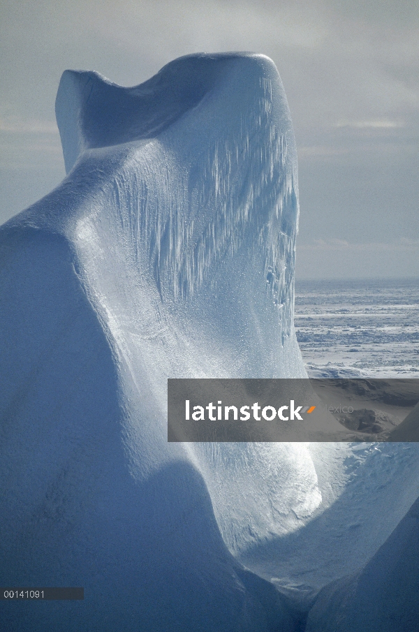 Agua gastada iceberg, Antártida del este de mar de Lazarev, Princesa Astrid Coast,