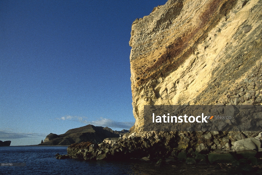 Intrincadas capas sedimentarias, Isla San Esteban, mar de Cortés, Baja California, México