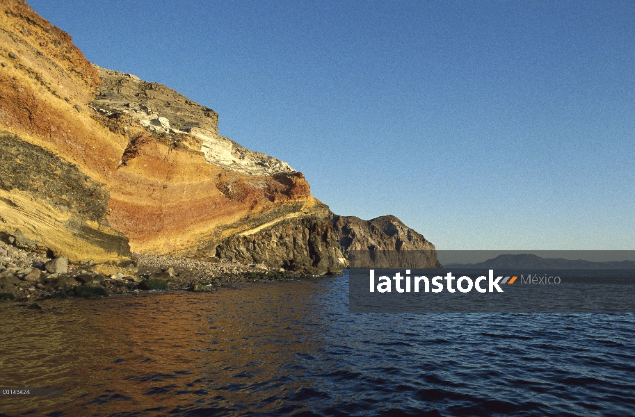 Intrincadas capas sedimentarias, Isla San Esteban, mar de Cortés, Baja California, México