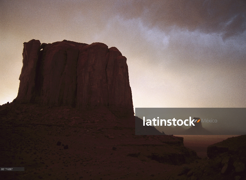 Tormenta de arena, Elephant Butte la ventana norte de Monument Valley Navajo Tribal Park, Arizona