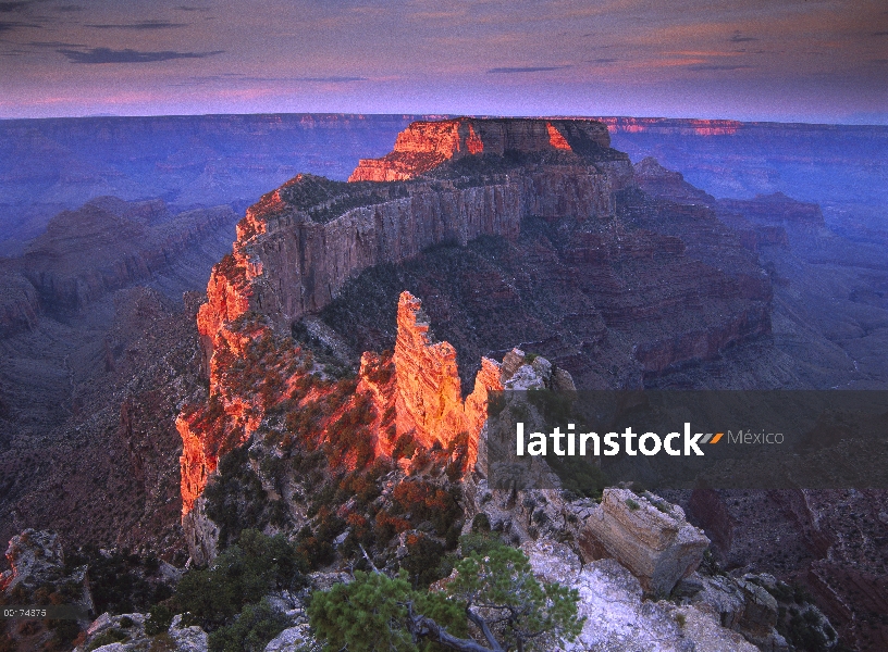 Trono de Wotans al amanecer de cabo real, Parque Nacional Gran Cañón, Arizona