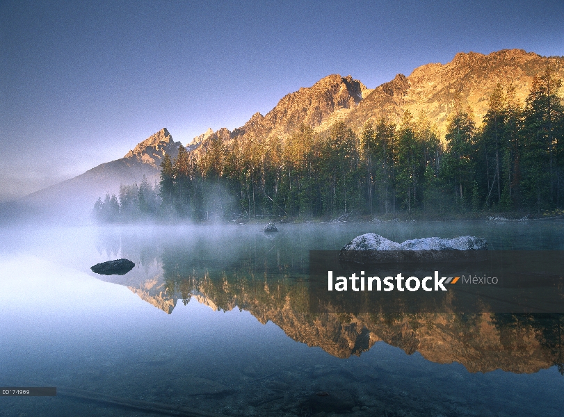 La gama de Teton en cadena lago, Parque Nacional Grand Teton, Wyoming