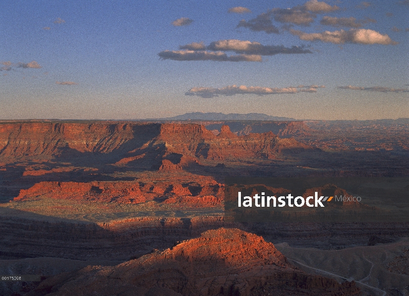 Punto de caballo muerto (6.000 pies de elevación) con vistas al cañón erosionado por el río Colorado