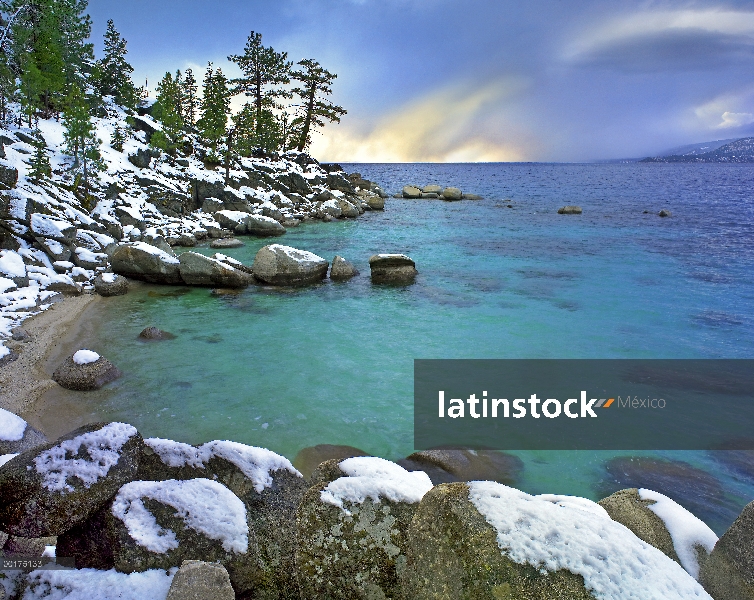 Playa Escondida y punto del Memorial, Lake Tahoe, Nevada