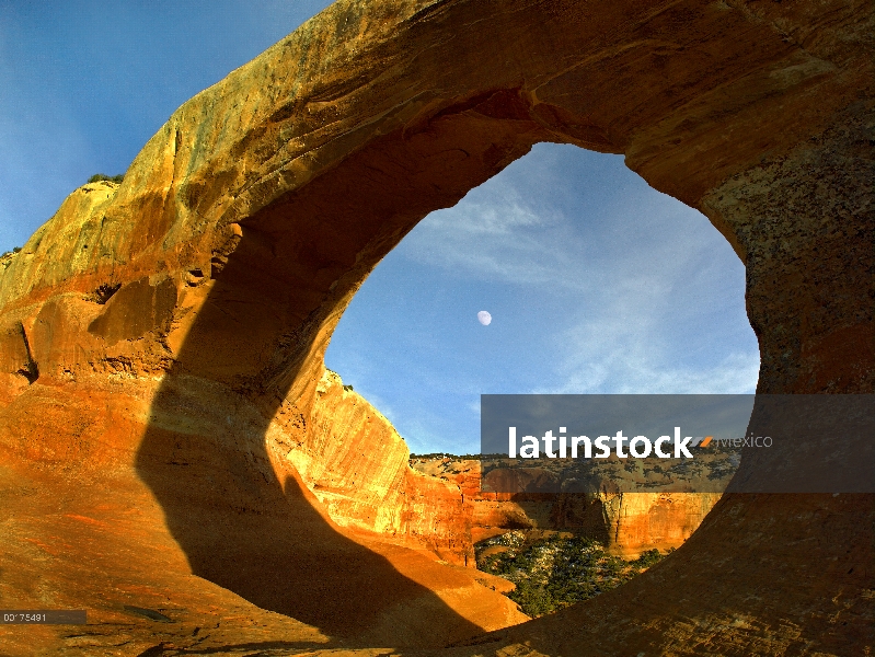 Arco de Wilson con un lapso de 91 pies y altura de 46 pies, de la carretera 191, hecho de piedra are