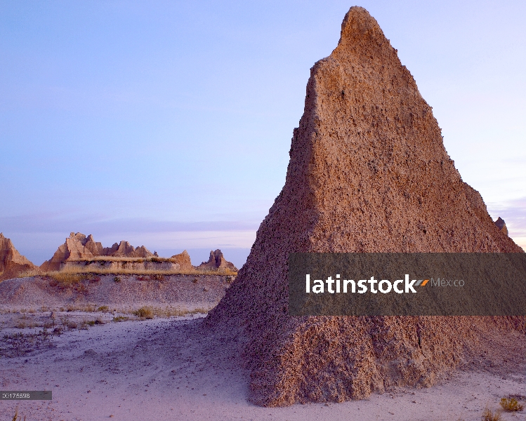 Paisaje que muestra rasgos erosivos, el Parque Nacional Badlands, Dakota del sur