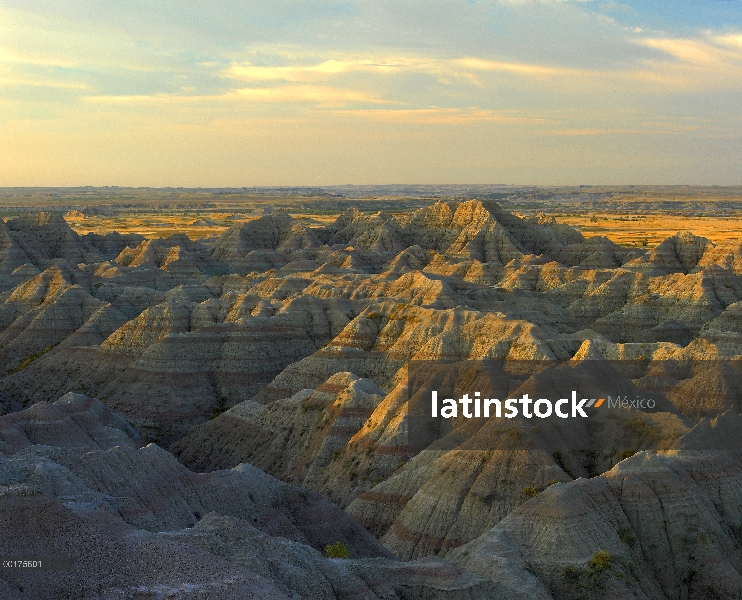 Río blanco vistas mostrando estrías de la piedra arenisca y rasgos erosivos, el Parque Nacional Badl