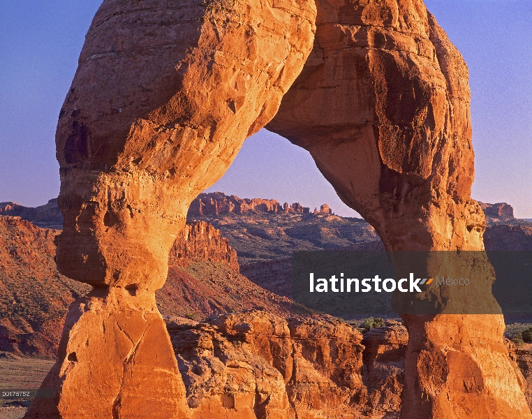 Arco delicado y montañas de La Sal, Parque Nacional Arches, Utah