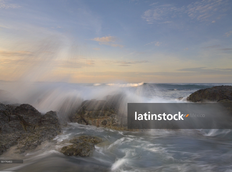 Ola rompiendo, Playa Langosta, Guanacaste, Costa Rica