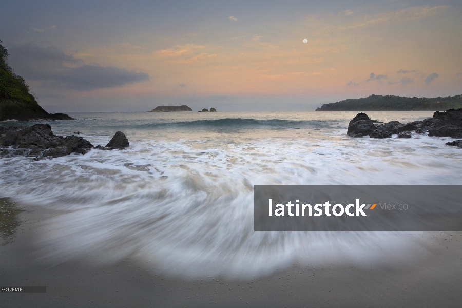 Luna en Playa Espadilla, Costa Rica