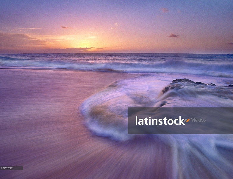 Playa de la arena al atardecer, Oahu, Hawaii