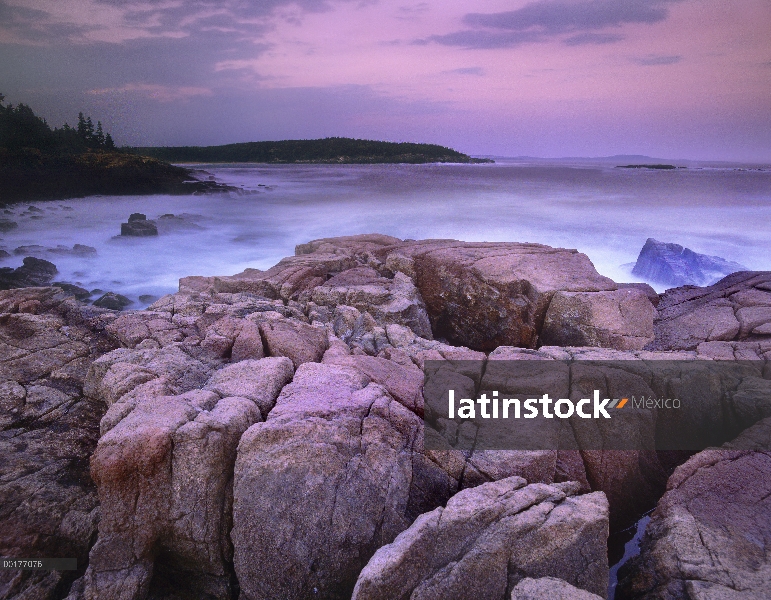 Puesta de sol del océano Atlántico cerca de agujero de trueno, Parque Nacional Acadia, Maine