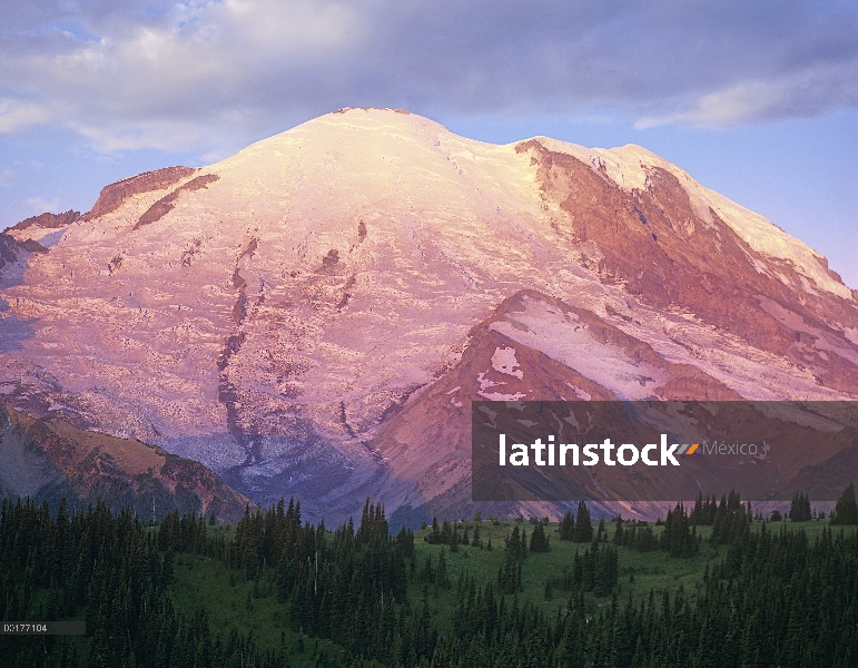 Mount Rainier al amanecer, Parque Nacional del Monte Rainier, Washington