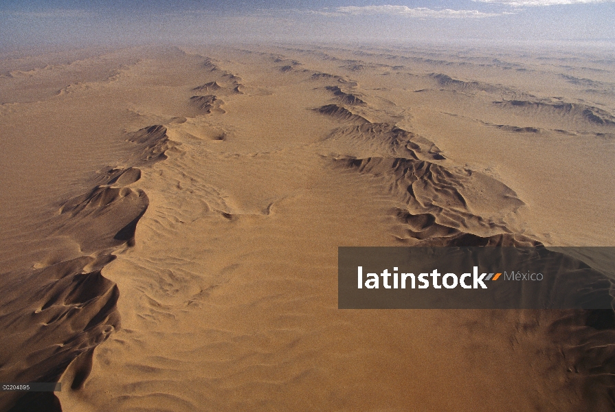 Vista aérea de dunas transversales, Parque Nacional Namib-Naukluft, Namibia