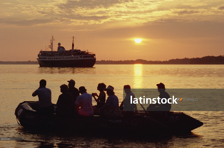 Ecoturismo a lo largo del río Amazonas, Cuenca del Amazonas, Brasil