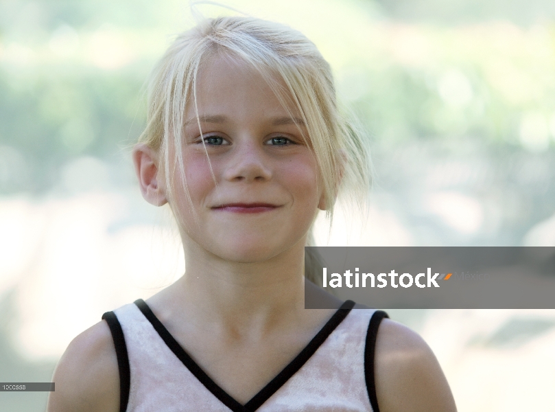 Retrato de niña sonriente